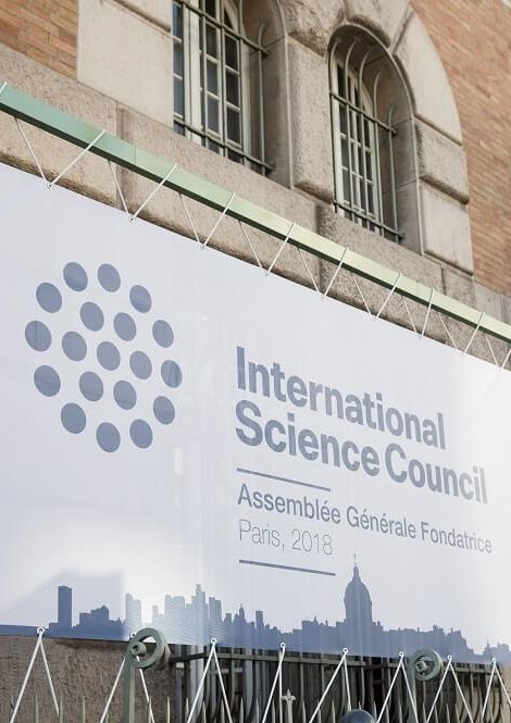 Banner de ISC en la fundación de la Asamblea General