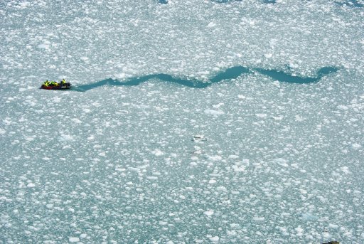 Científicos que buscan un camino a través del hielo en la bahía sur de la isla Livingston (Gergana Georgieva viaimaggeo)