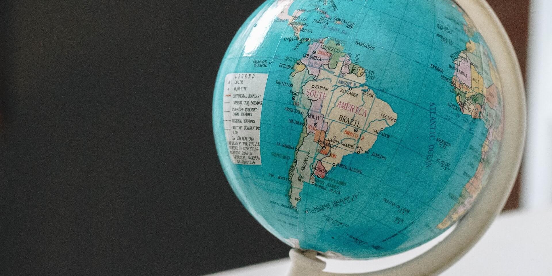 南アメリカを示す地球儀