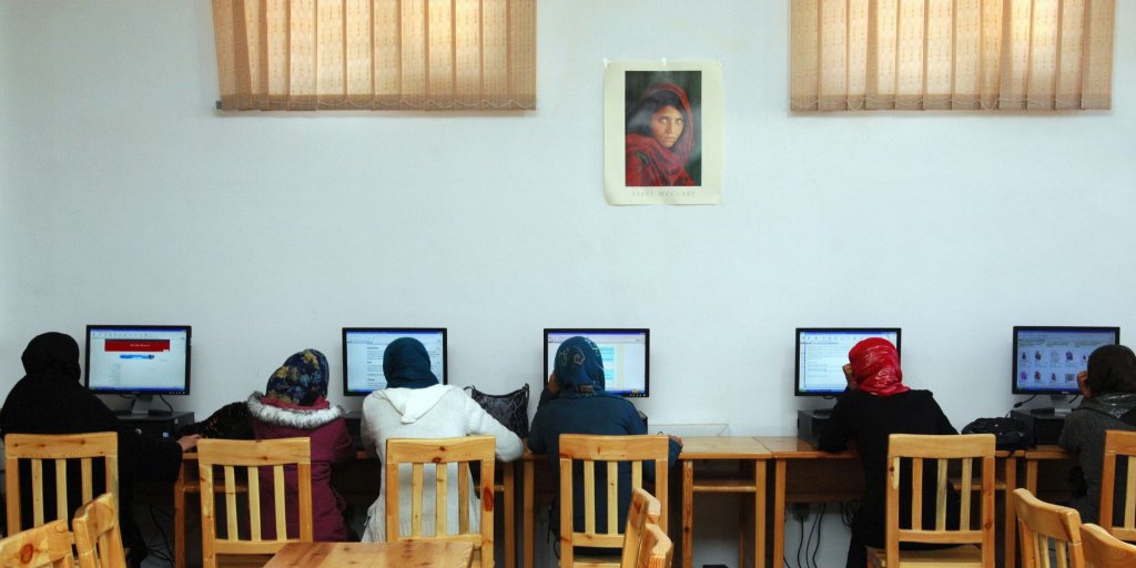 当局禁止妇女接受高等教育后阿富汗的科学研究受到关注