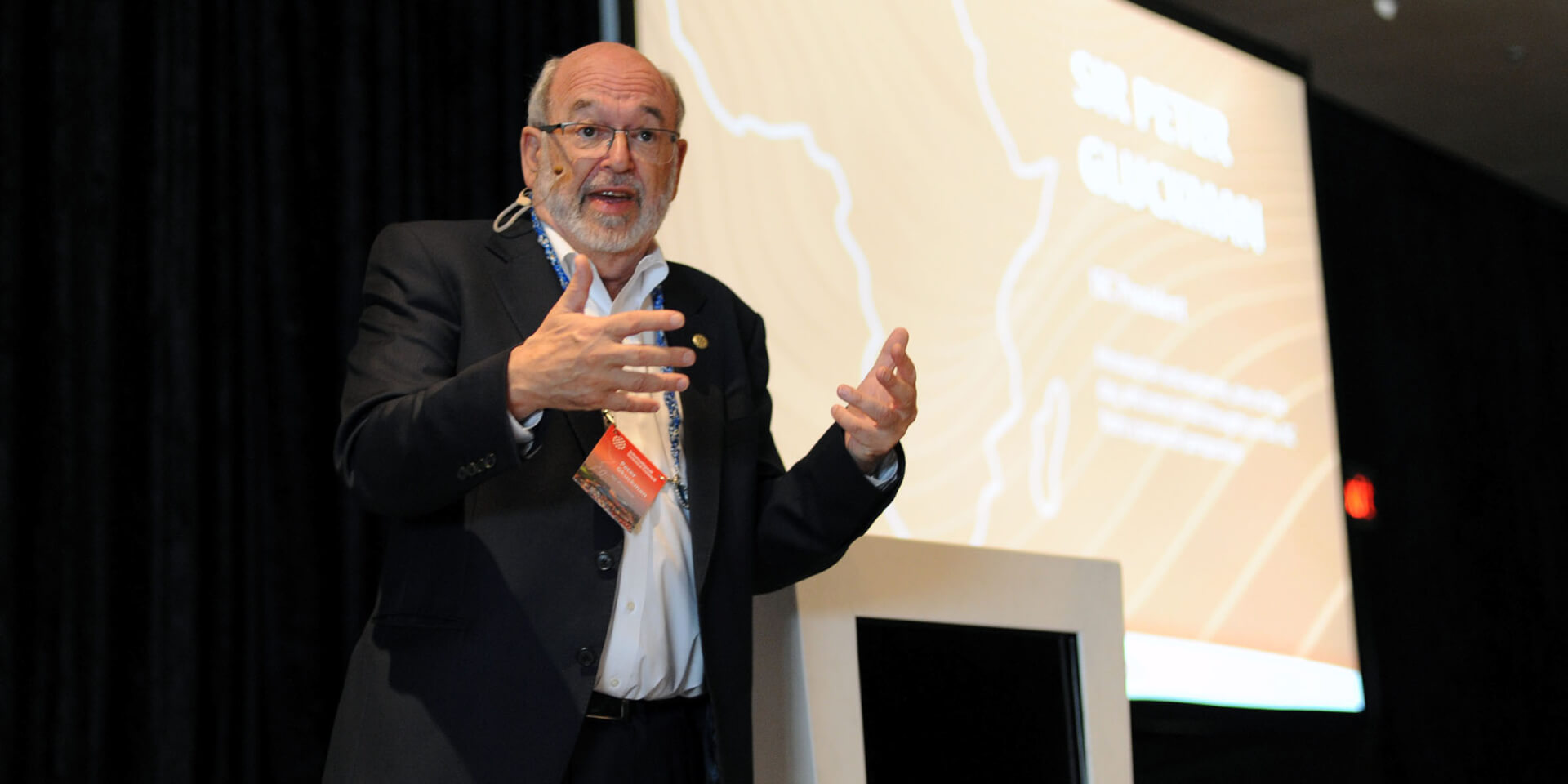Peter Gluckman falando no Fórum Mundial de Ciências