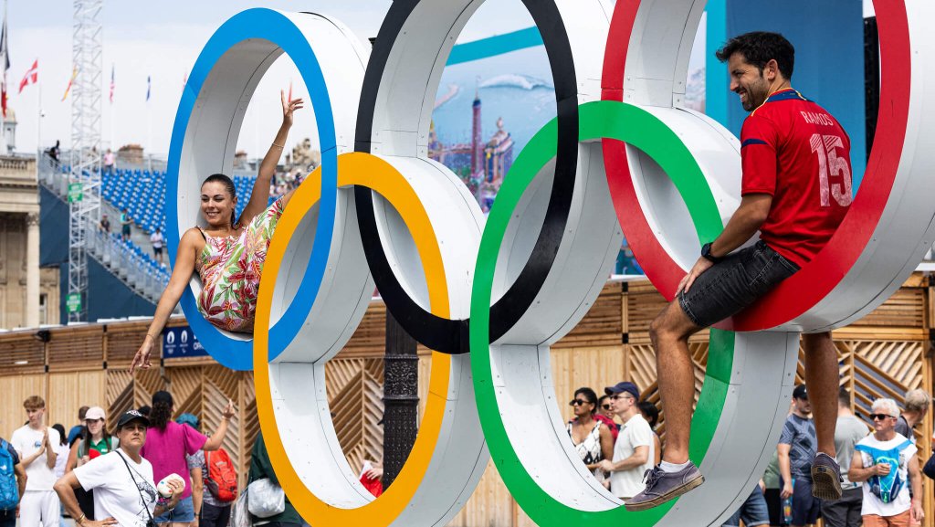 people sitting in olympic rings