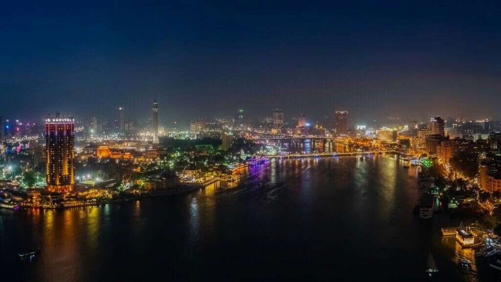 Boemo ba leholimo ba toropo ea Cairo bosiu, Egepeta