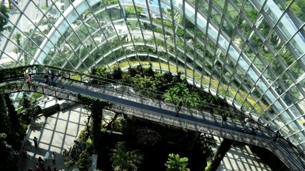 Grianghrafadóireacht ailtireachta de fhoirgneamh gloine i Singeapór